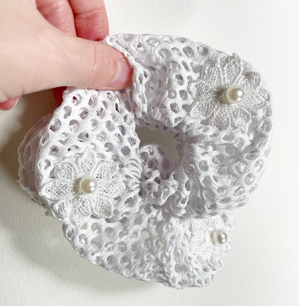 Daisy Pearl Mesh Scrunchie